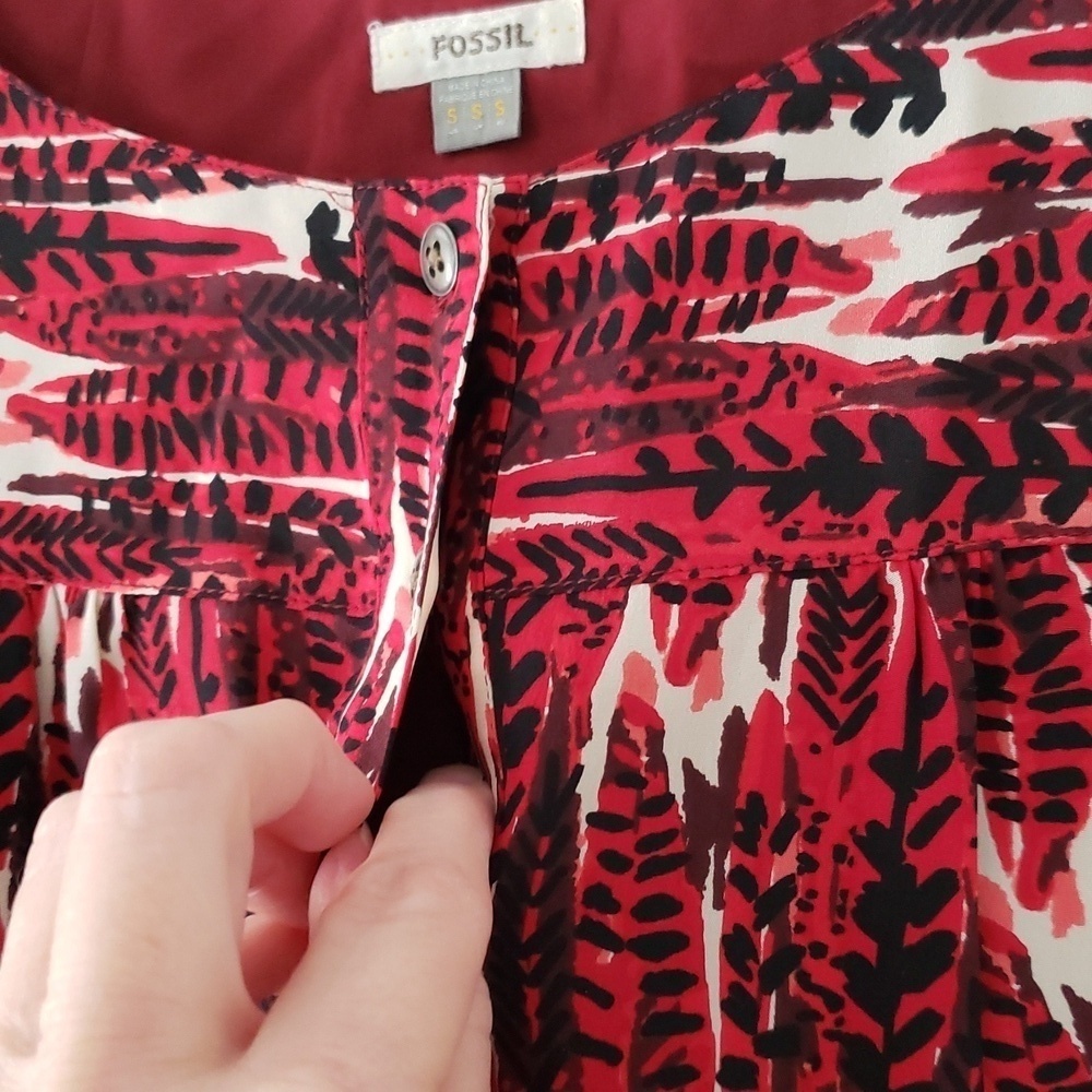 Fossil 100% Silk Mini Shift Dress Small Red Feather Print Boho Artsy Lightweight - Picture 4 of 14